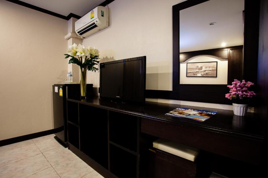 @ White Patong Hotel Exterior foto
