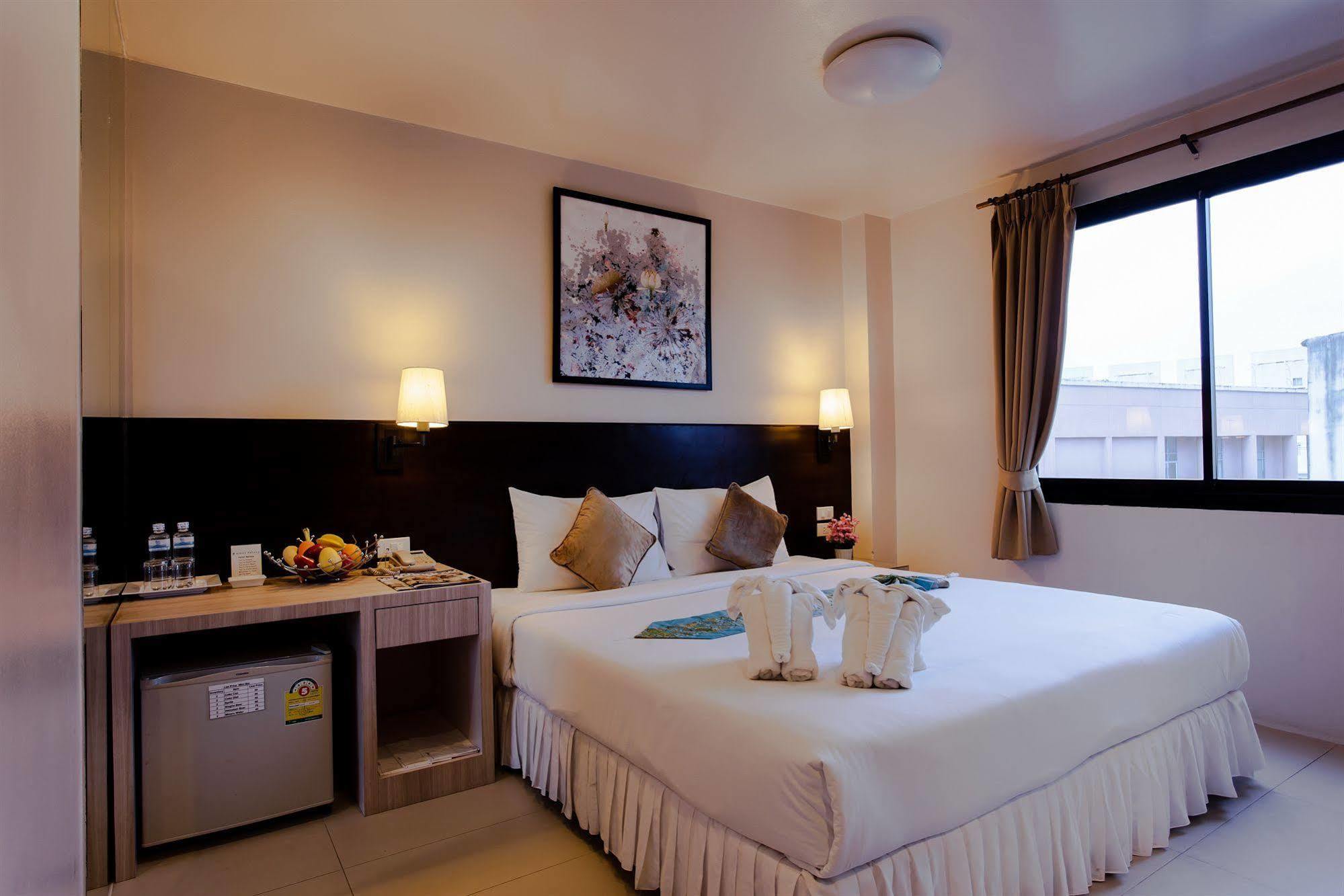 @ White Patong Hotel Exterior foto