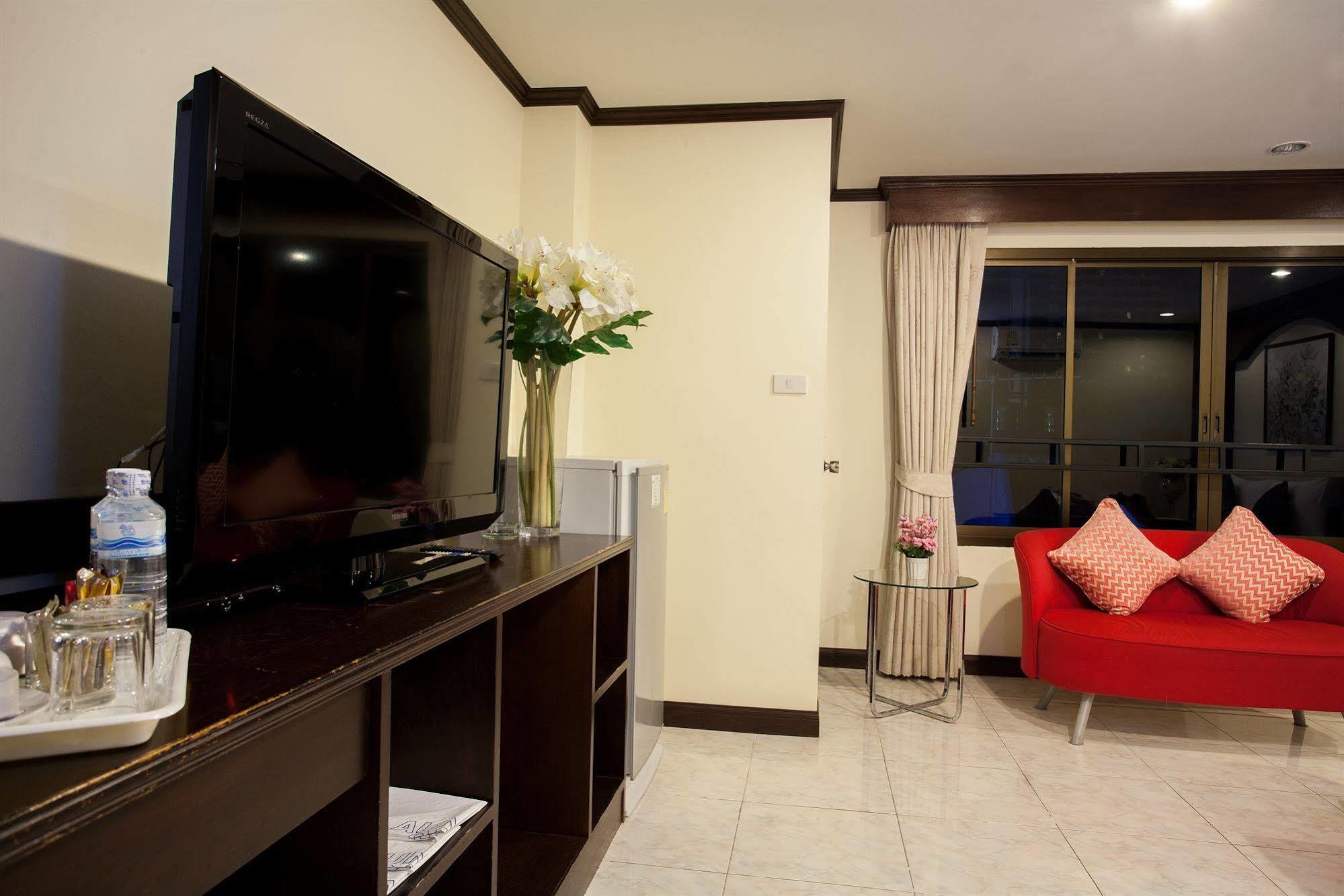 @ White Patong Hotel Exterior foto