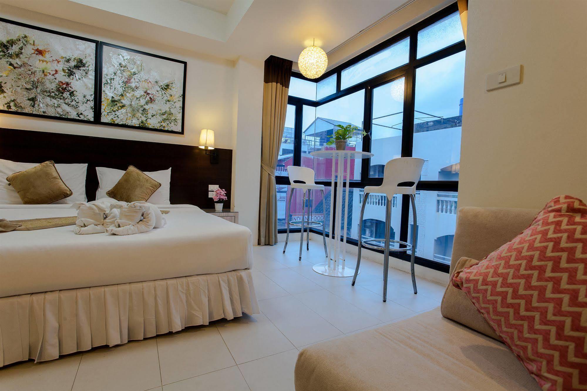 @ White Patong Hotel Exterior foto