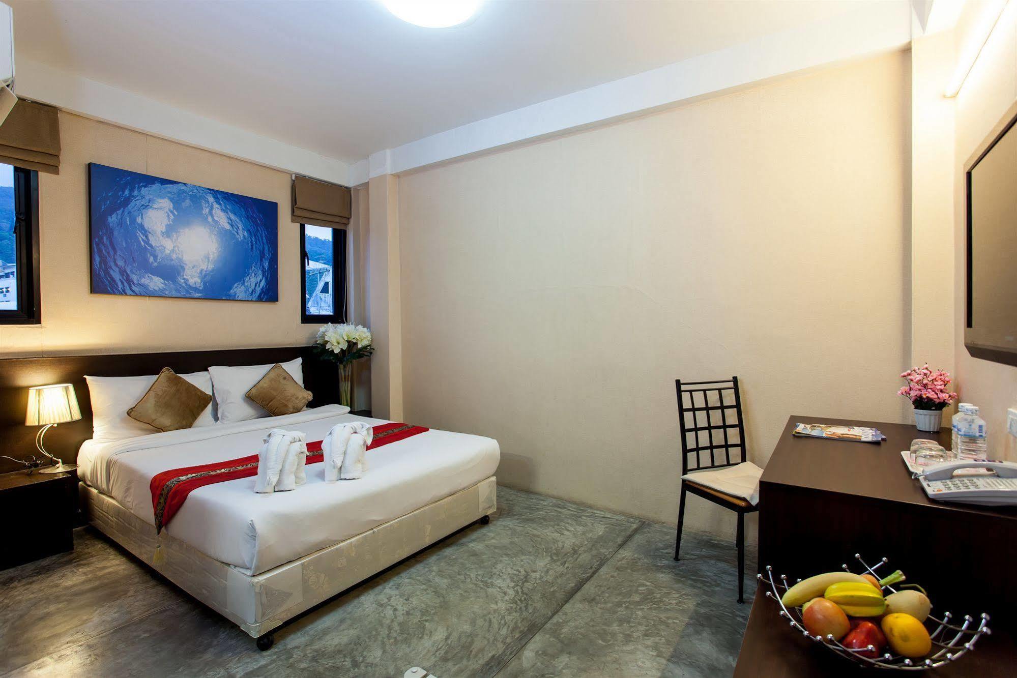 @ White Patong Hotel Exterior foto