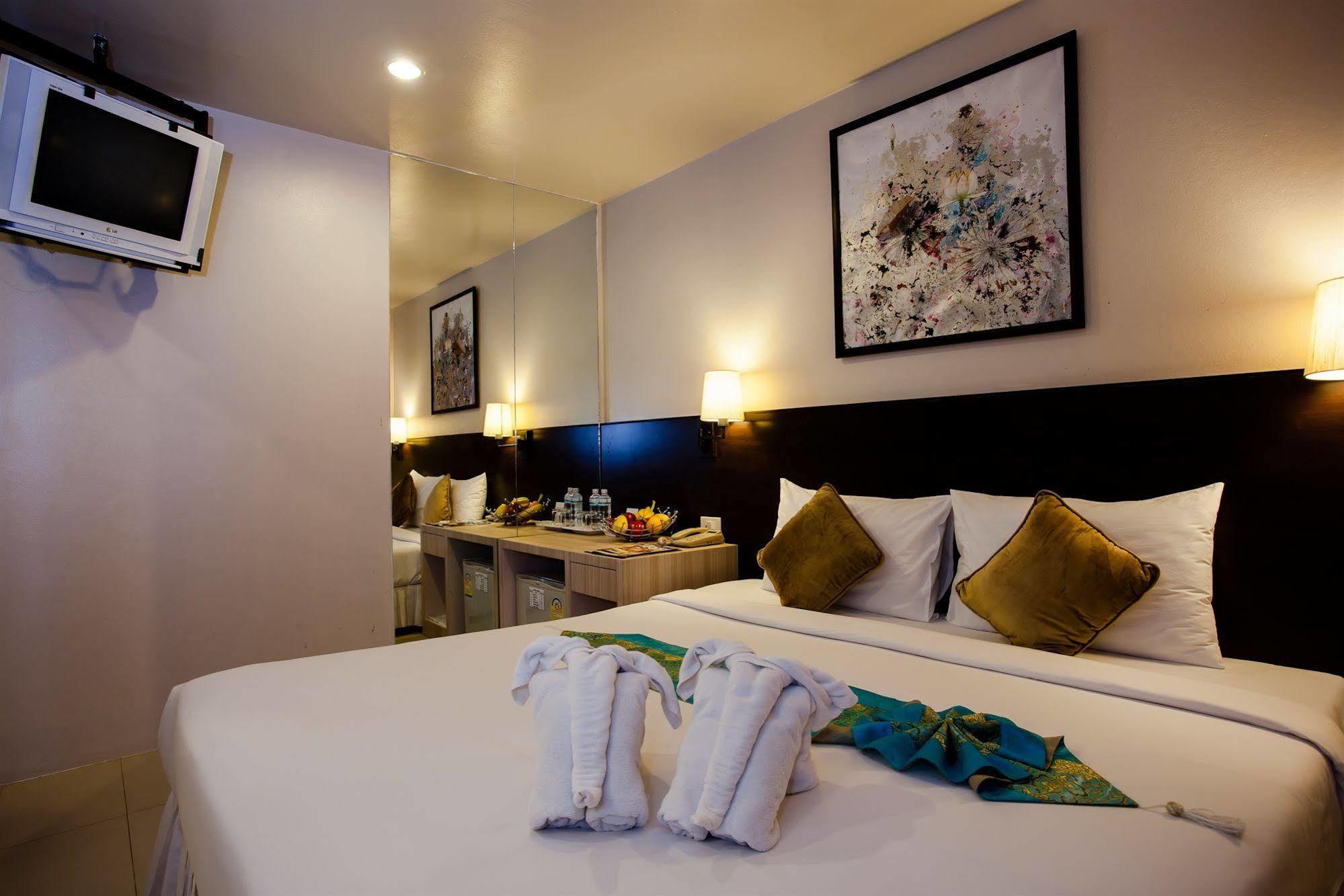 @ White Patong Hotel Exterior foto